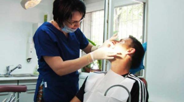 n a fost angajat pentru ca avea dintii stricati povestea care a impresionat un medic stomatolog