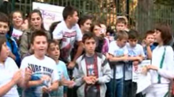 protest reluat la scoala 169 din capitala zeci de elevi refuza sa intre la ore