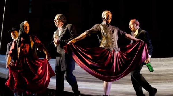 teatru in sala de cinema cum sa te descurci cu trei logodnice