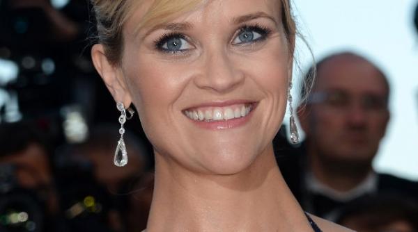 reese witherspoon a nascut un baiat