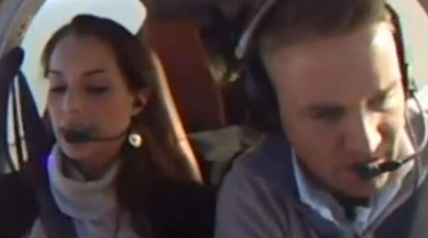 video se pabuseste avionul nu este o cerere in casatorie