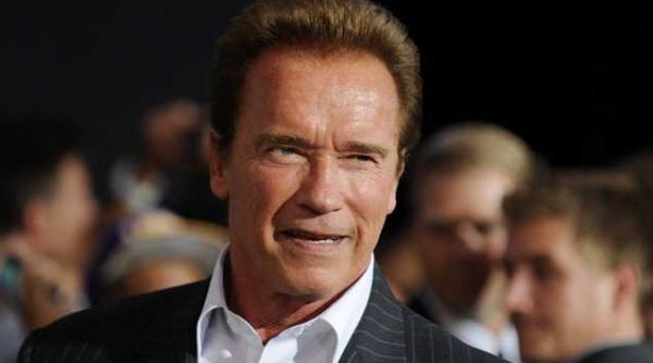 schwarzenegger isi pune tarana in cap