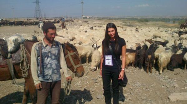 foto elena basescu alaturi de oi si capre in georgia