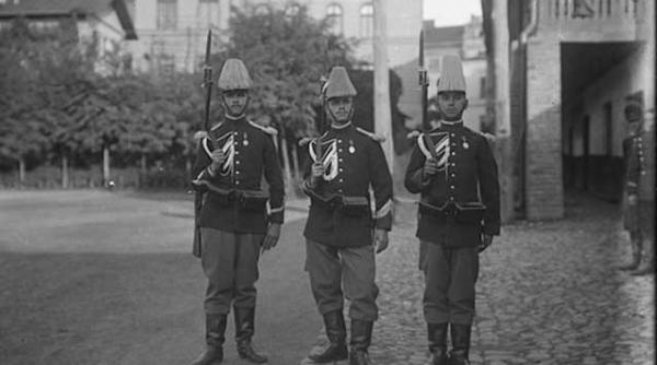 acum 100 de ani un elev isi trage un glonte in piept