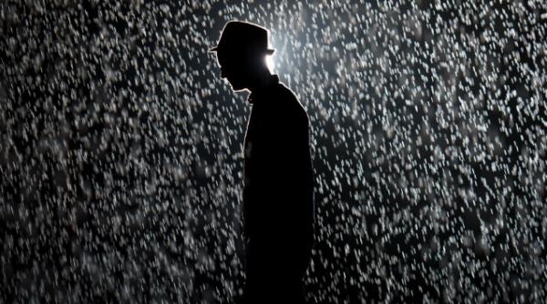 expozitie londra ploaie