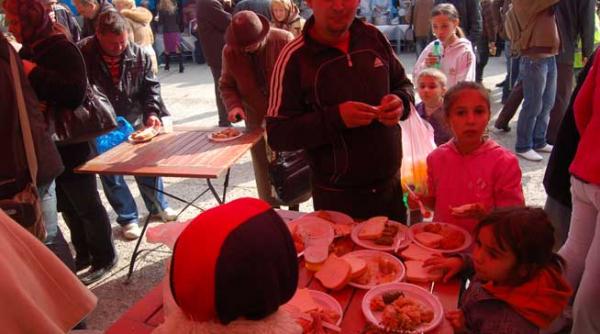 sarbatorile iasiului credinciosii si nu numai ei se vor inchina la moastele sfantului teofil ce vor fi aduse din ucraina dar si cuviosilor smiley connect r si taxi