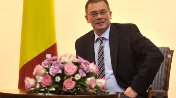 mru proces calomnie parfumuri unghiere