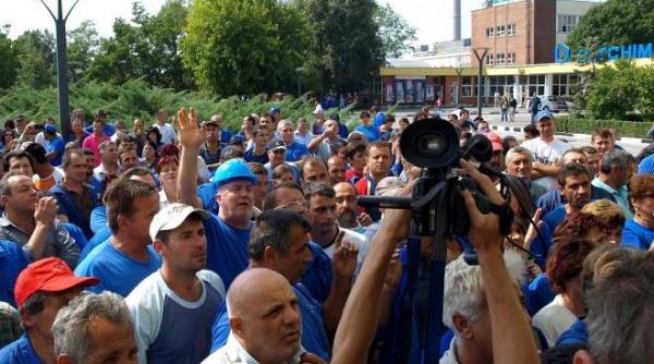 oltchim reia productia in cel mult 30 de zile angajatii combinatului au primit avansul pe luna august