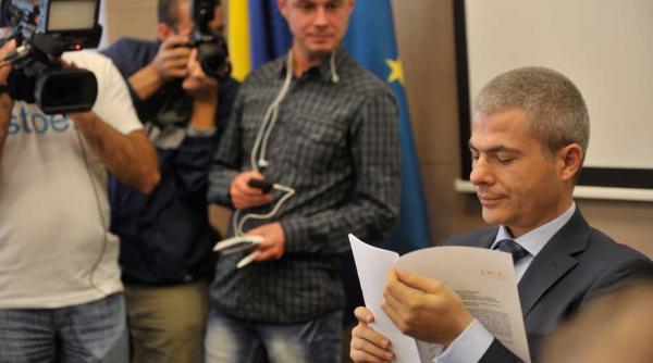 exclusiv cum s a votat intrarea in insolventa a hidroelectrica fondul proprietatea s a abtinut convocatorul are aceeasi data cu ziua sedintei membri absenti nu au stiu ce se voteaza dar au acordat mandat prin telefon