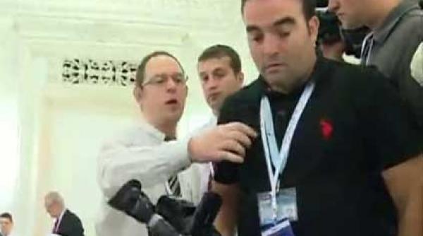 incident la congresul ppe jurnalist bruscat de un agent de paza