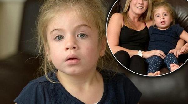 o fetita se transforma papusa boala rara intepeneste incheieturile