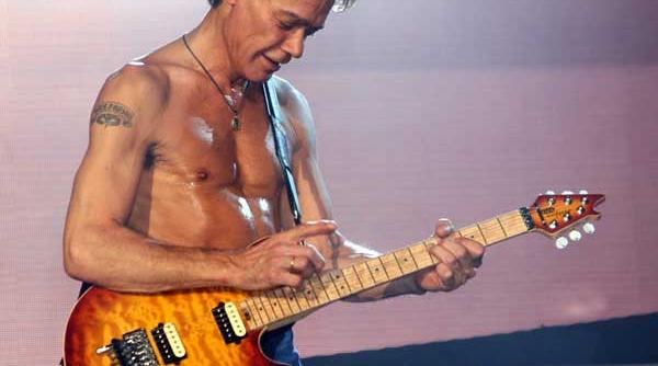 eddie van halen este nr 1 cititorii revistei guitar world l au desemnat castigator in urma unui sondaj