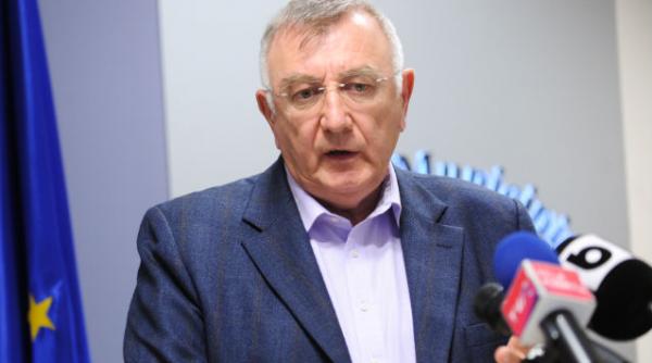 exilatii liberali sar la gatul lui antonescu este o copie mai putin reusita a lui basescu