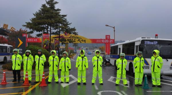 coreea de sud le interzice activistilor sa lanseze brosuri anti phenian dupa ce coreea de nord a amenintat cu un atac nemilos