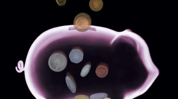 criza i a facut pe romani mai economi