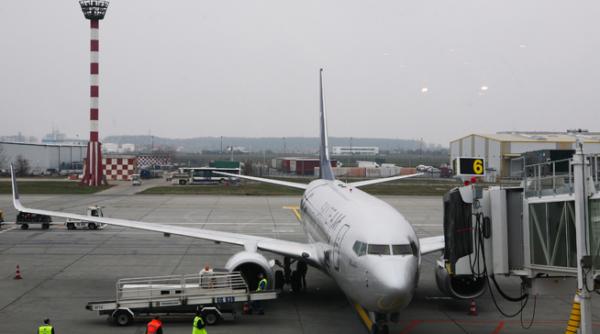 amenintare cu bomba pe otopeni toti pasagerii unui avion au fost evacuati de urgenta