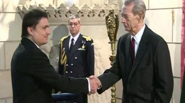 cornel nistorescu ana blandiana si cristian mungiu decorati de regele mihai