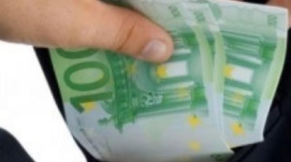 procuror retinut de procurori pentru o spaga de 5 000 de euro