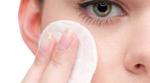 ingrijire delicata pentru conturul ochilor