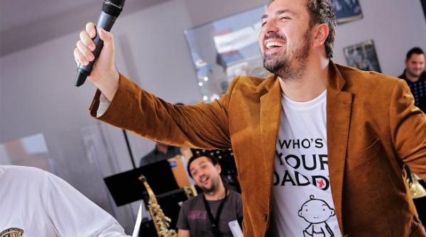 brenciu are fane nebune uite ce au fost in stare sa fac pentru el video