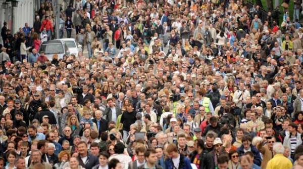 tabloidele britanice lovite de isterie 30 de milioane de romani si bulgari gata sa invadeze regatul unit