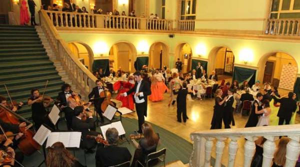 un bal mascat la opera