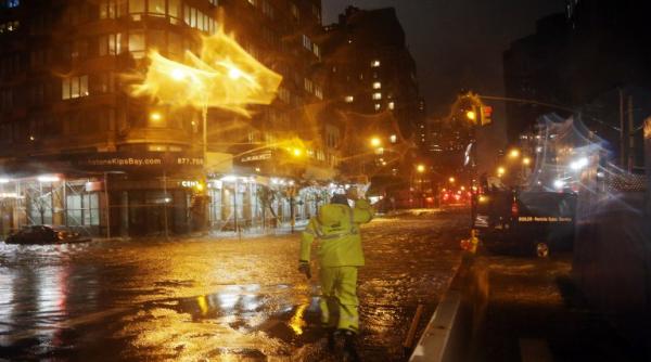 alerta in sua obama a decretat stare de catastrofa majora in new york in urma trecerii uraganului sandy video