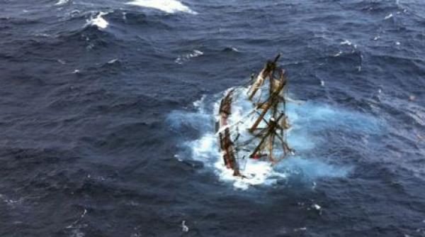 hms bounty corabia perla neagra piratii din caraibe scufundata uraganul sandy