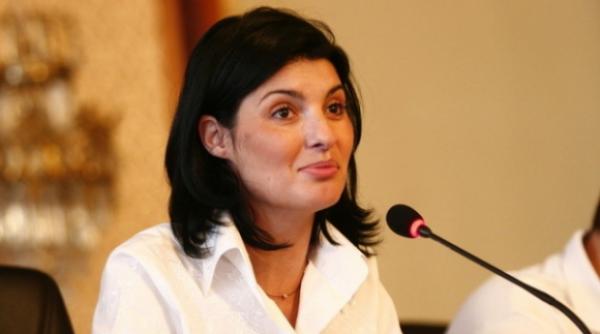 lavinia sandru ofertata de partidul lui dan diaconescu vezi raspunsul uneperistei