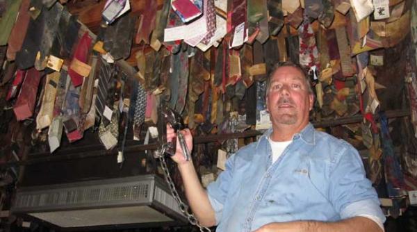 pinnacle peak patio restaurantul cu cea mai mare colectie de cravate din lume