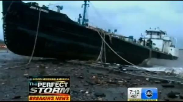 video uraganul sandy a provocat esuarea unui petrolier pe o sosea din staten island