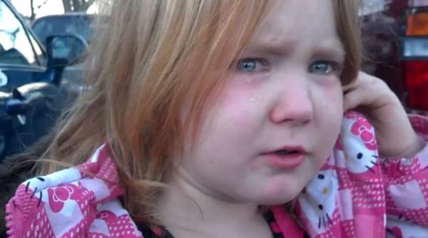 video o fetita de 4 ani plange pentru ca s a saturat de bronco bamma si mitt romney