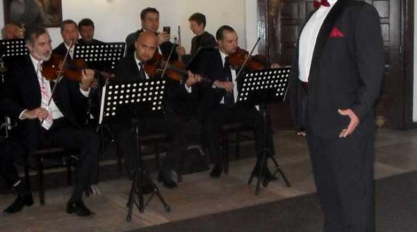 artisti sustinuti de turism