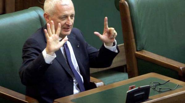 frunda afirma ca in constitutie ar trebui sa existe posibilitatea dizolvarii parlamentului