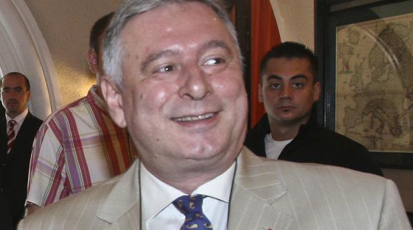 madalin voicu ii urez la multi ani lui traian basescu asa am fost educat