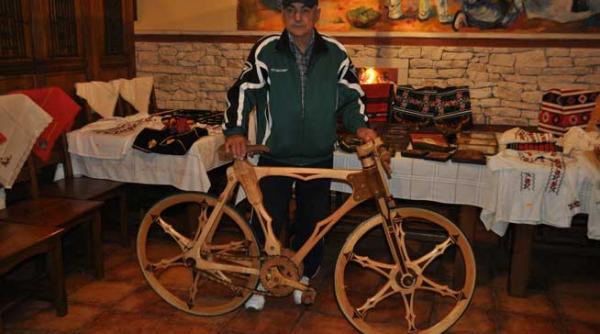 mester bicicleta lemn