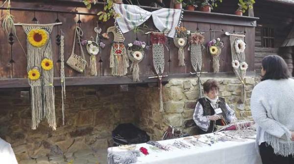 povesti de ieri si de azi pe ulitele muzeului satului