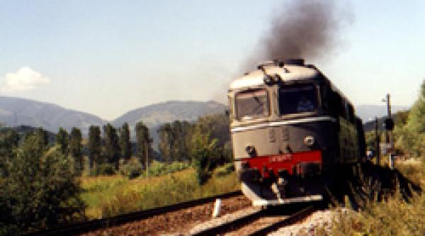 tir lovit de tren in resita doi dintre pasagerii trenului au fost raniti