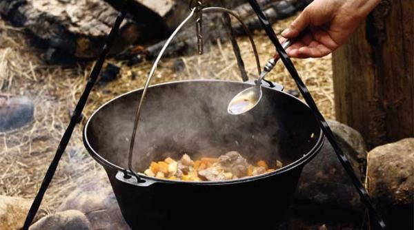 mancarea gatita i a desteptat pe oameni