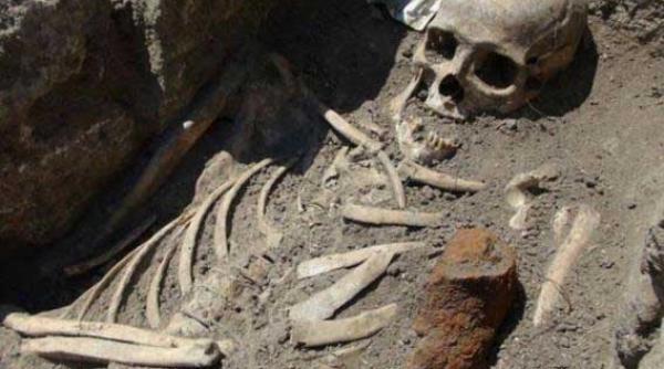 scheletul unui vampir a fost descoperit in marea britanie avea taruse in umeri inima si glezne