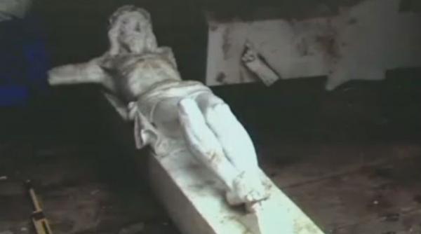 reversul miracolului convins ca un crucifix i a salvat so ia de cancer da in judecata biserica dupa ce acela i crucifix i a strivit piciorul