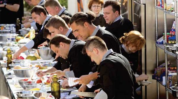 sorin popa producator antena1 concurentii au venit la top chef cu ifose si figuri