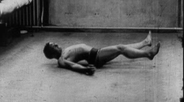 video imagini tulburatoare arata cum erau tratati in timpul celui de al doilea razboi mondial soldatii care sufereau socuri traumatice