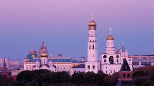 afla cat valoreaza kremlinul si casa alba