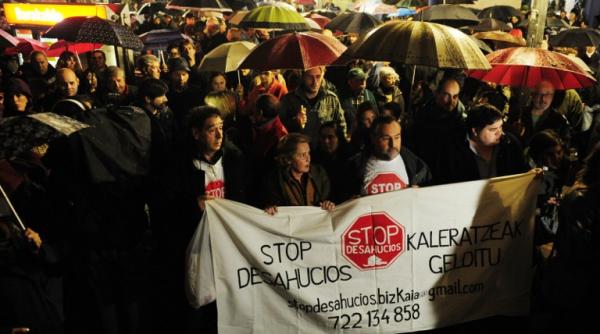 bancile din spania au declansat genocidul financiar guvernul de la madrid cauta solutii pentru spaniolii care nu si mai pot plati ratele la banca