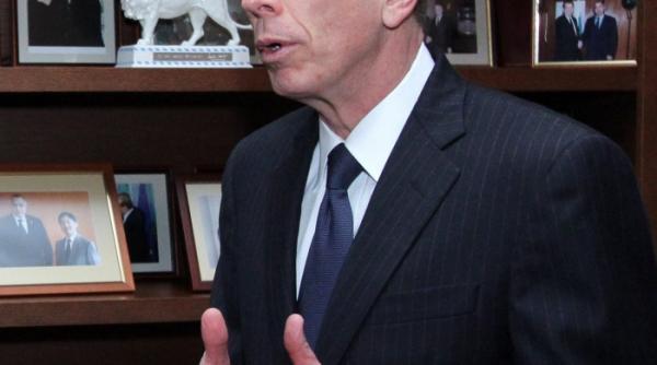 demisie neasteptata a sefului cia