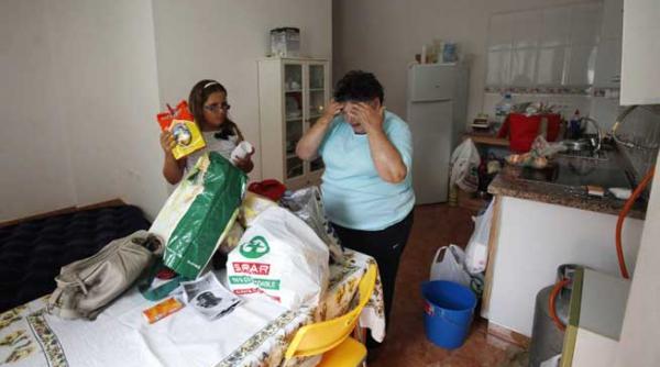 tragedia evacuarilor fortate in spania bancile vor sa recupereze banii guvernul incearca o interventie