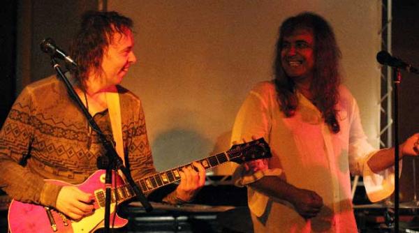 in germania cristi minculescu a infiintat trupa lotus primele concerte in romania au loc in decembrie