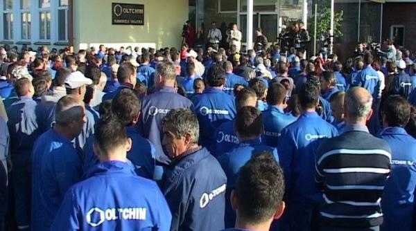 a doua zi de proteste la oltchim sute de angaja i cer plata salariilor restante