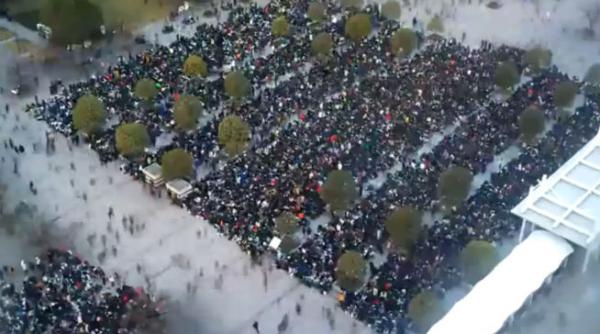 video cum sunt tinuti 500 000 de japonezi sub control